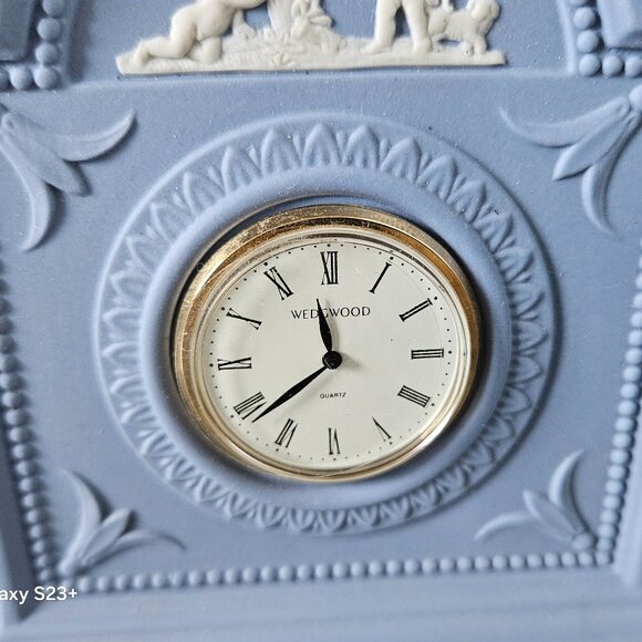 RARE VINTAGE WEDGWOOD ENGLAND BLUE WHITE SEASONS DESK MANTEL OFFICE CLOCK - Picture 4 of 15